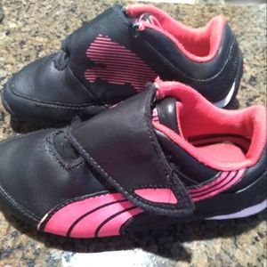 Puma sneakers Girls size 10.5 Velcro
